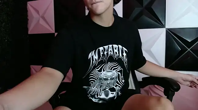 Snapshot of Dani_cumboy chatting on 12/20/24, 06:08 Dani cumboy online show from 12/20/24, 06:08