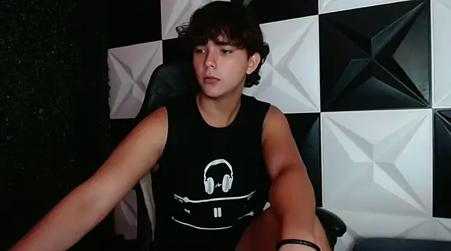 Snapshot of Dani_cumboy chatting on 12/28/24, 02:22 Dani cumboy online show from 12/28/24, 02:22