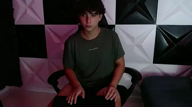 Snapshot of Dani_cumboy chatting on 01/18/25, 07:38 Dani cumboy online show from 01/18/25, 07:38