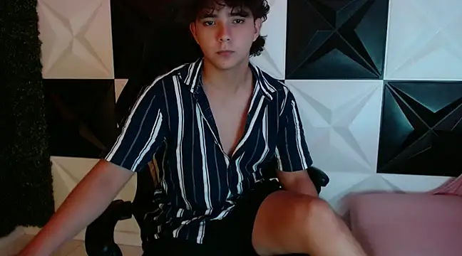 Snapshot of Dani_cumboy chatting on 02/13/25, 02:23 Dani cumboy online show from 02/13/25, 02:23