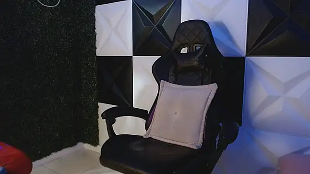 Snapshot of Dani_cumboy chatting on 02/18/25, 02:05 Dani cumboy online show from 02/18/25, 02:05