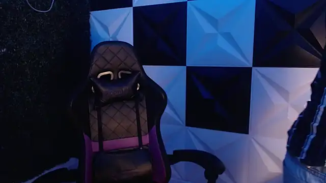 Snapshot of Dani_cumboy chatting on 02/25/25, 03:20 Dani cumboy online show from 02/25/25, 03:20