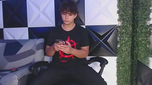 Snapshot of Dani_cumboy chatting on 03/15/25, 03:40 Dani cumboy online show from 03/15/25, 03:40