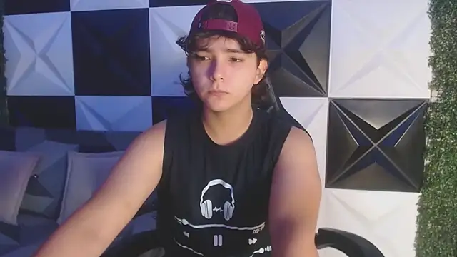 Snapshot of Dani_cumboy chatting on 03/17/25, 01:08 Dani cumboy online show from 03/17/25, 01:08