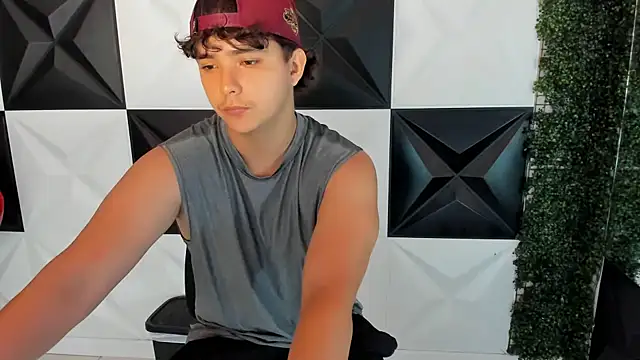 Snapshot of Dani_cumboy chatting on 10/24/25, 02:46 Dani cumboy online show from 10/24/25, 02:46