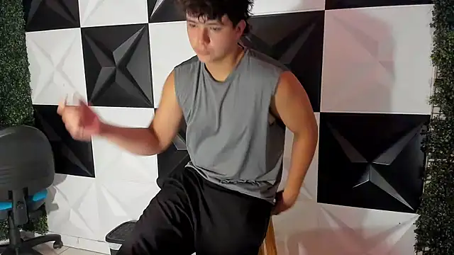 Snapshot of Dani_cumboy chatting on 10/25/25, 02:13 Dani cumboy online show from 10/25/25, 02:13