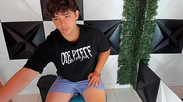 Snapshot of Dani_cumboy chatting on 10/26/25, 02:34 Dani cumboy online show from 10/26/25, 02:34