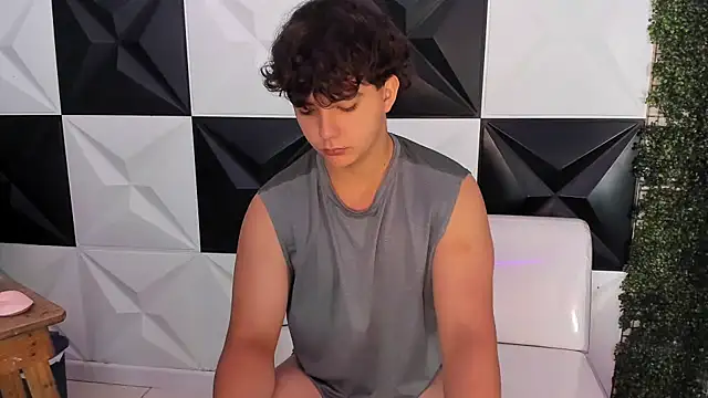 Snapshot of Dani_cumboy chatting on 11/06/25, 02:07 Dani cumboy online show from 11/06/25, 02:07