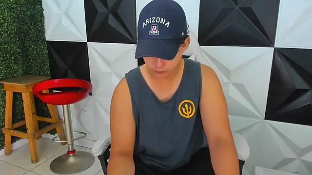 Snapshot of Dani_cumboy chatting on 11/16/25, 02:11 Dani cumboy online show from 11/16/25, 02:11