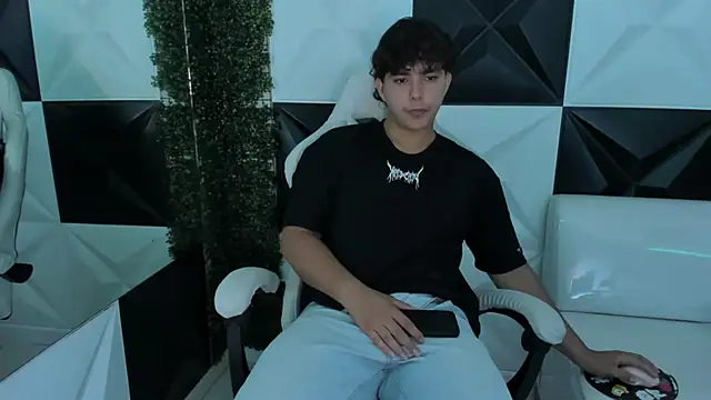 Snapshot of Dani_cumboy chatting on 11/19/25, 01:55 Dani cumboy online show from 11/19/25, 01:55