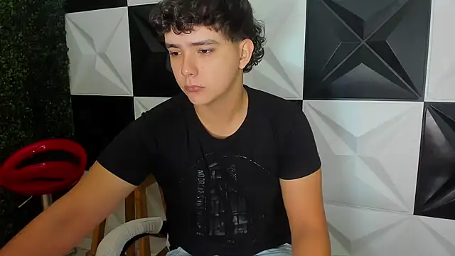 Snapshot of Dani_cumboy chatting on 11/30/25, 01:37 Dani cumboy online show from 11/30/25, 01:37