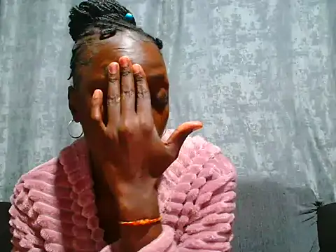 Snapshot of VANESAAMBER23 chatting on 07/01/26, 12:23 VANESAAMBER23 online show from 07/01/26, 12:23