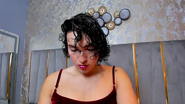 Snapshot of TomLondon_ chatting on 01/27/25, 11:43 TomLondon  online show from 01/27/25, 11:43