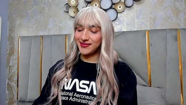 Snapshot of TomLondon_ chatting on 01/29/25, 12:02 TomLondon  online show from 01/29/25, 12:02