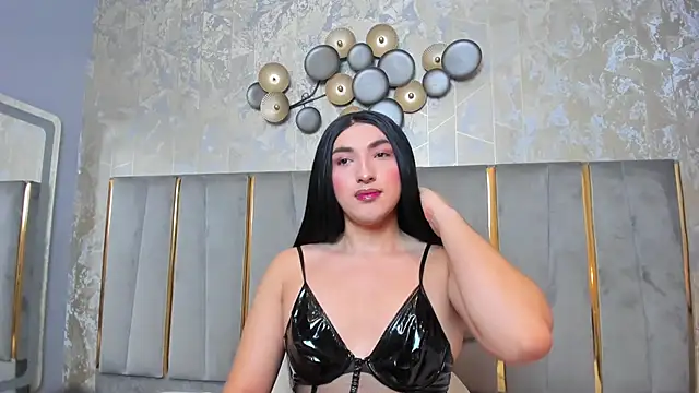 Snapshot of TomLondon_ chatting on 02/11/25, 11:43 TomLondon  online show from 02/11/25, 11:43