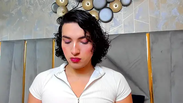 Snapshot of TomLondon_ chatting on 02/18/25, 11:44 TomLondon  online show from 02/18/25, 11:44