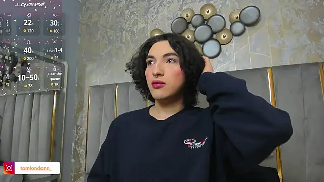 Snapshot of TomLondon_ chatting on 02/19/25, 11:38 TomLondon  online show from 02/19/25, 11:38