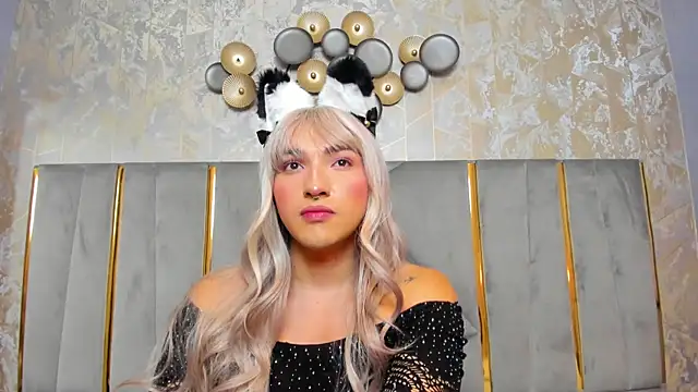 Snapshot of TomLondon_ chatting on 02/19/25, 02:44 TomLondon  online show from 02/19/25, 02:44