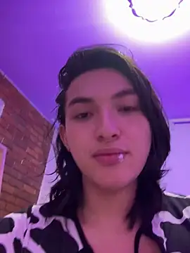 Snapshot of TomLondon_ chatting on 03/22/25, 02:48 TomLondon  online show from 03/22/25, 02:48