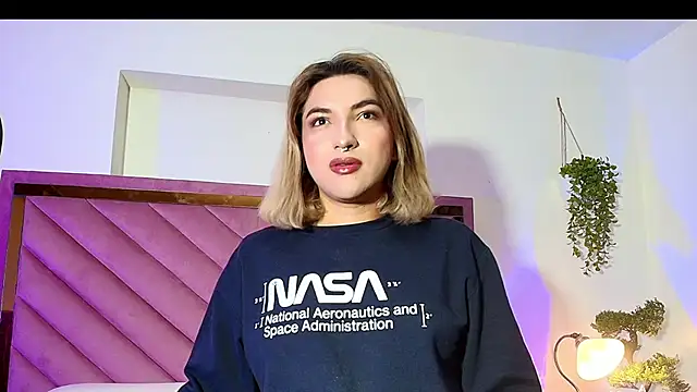 Snapshot of TomLondon_ chatting on 09/24/25, 11:13 TomLondon  online show from 09/24/25, 11:13