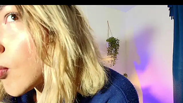 Snapshot of TomLondon_ chatting on 09/30/25, 12:21 TomLondon  online show from 09/30/25, 12:21