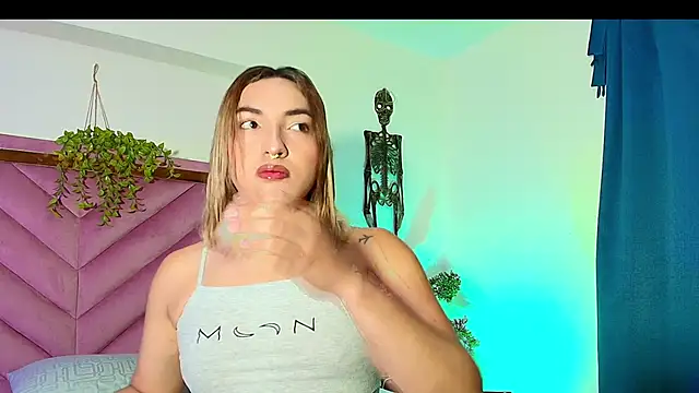 Snapshot of TomLondon_ chatting on 10/04/25, 12:47 TomLondon  online show from 10/04/25, 12:47