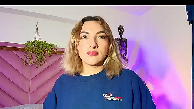 Snapshot of TomLondon_ chatting on 10/08/25, 12:25 TomLondon  online show from 10/08/25, 12:25