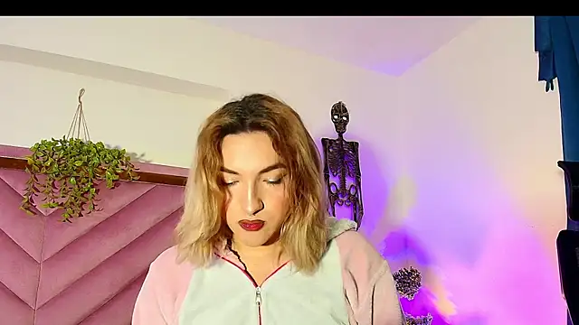 Snapshot of TomLondon_ chatting on 10/14/25, 11:22 TomLondon  online show from 10/14/25, 11:22