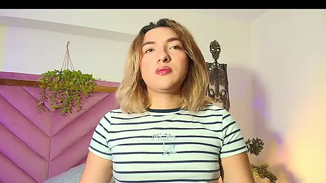 Snapshot of TomLondon_ chatting on 10/26/25, 01:50 TomLondon  online show from 10/26/25, 01:50