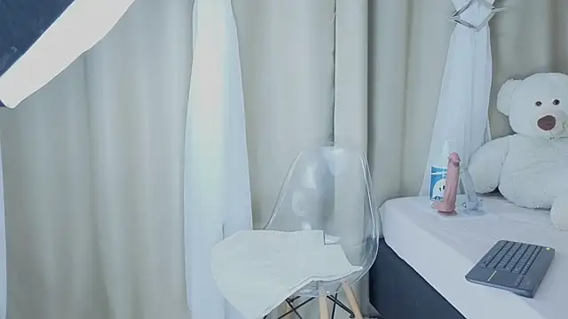 Snapshot of sorafire chatting on 11/14/25, 04:17 sorafire online show from 11/14/25, 04:17