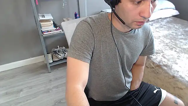 Snapshot of shobitz chatting on 04/22/26, 09:11 shobitz online show from 04/22/26, 09:11