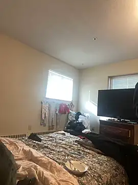 Snapshot of Lilsmokeshow017 chatting on 01/13/25, 06:27 Lilsmokeshow017 online show from 01/13/25, 06:27