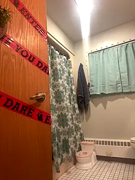 Snapshot of Lilsmokeshow017 chatting on 09/28/25, 01:33 Lilsmokeshow017 online show from 09/28/25, 01:33