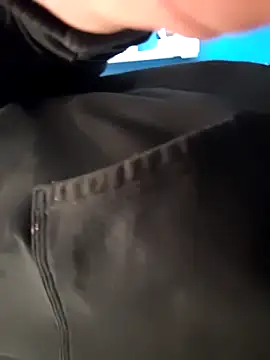 Snapshot of Lilsmokeshow017 chatting on 10/29/25, 07:37 Lilsmokeshow017 online show from 10/29/25, 07:37