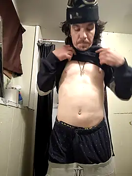 Snapshot of Lilsmokeshow017 chatting on 11/13/25, 06:40 Lilsmokeshow017 online show from 11/13/25, 06:40