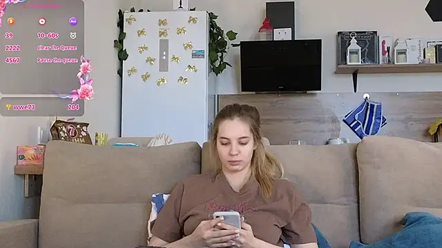 Snapshot of Girl_alone_home chatting on 02/26/25, 03:30 Girl alone home online show from 02/26/25, 03:30