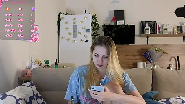 Snapshot of Girl_alone_home chatting on 03/08/25, 01:39 Girl alone home online show from 03/08/25, 01:39