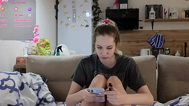 Snapshot of Girl_alone_home chatting on 03/09/25, 03:16 Girl alone home online show from 03/09/25, 03:16