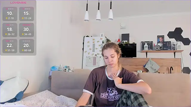 Snapshot of Girl_alone_home chatting on 09/12/25, 03:39 Girl alone home online show from 09/12/25, 03:39