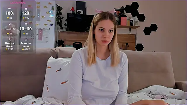 Snapshot of Girl_alone_home chatting on 11/06/25, 03:57 Girl alone home online show from 11/06/25, 03:57