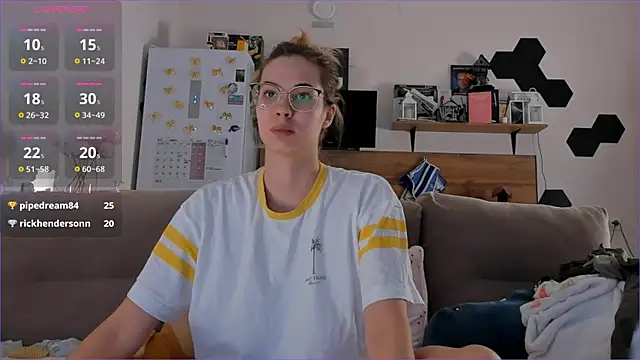 Snapshot of Girl_alone_home chatting on 11/29/25, 04:37 Girl alone home online show from 11/29/25, 04:37