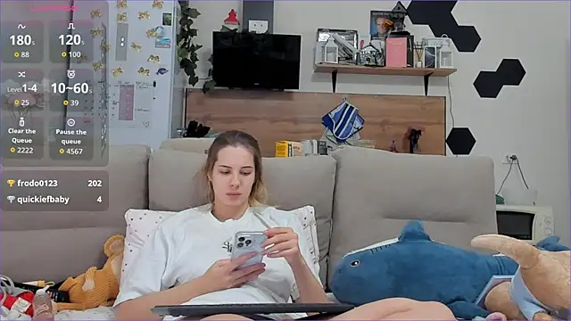 Snapshot of Girl_alone_home chatting on 11/30/25, 04:55 Girl alone home online show from 11/30/25, 04:55