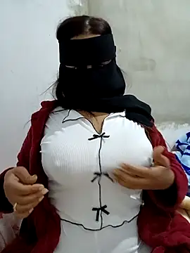 Snapshot of Saakoora chatting on 12/02/25, 08:37 Saakoora online show from 12/02/25, 08:37