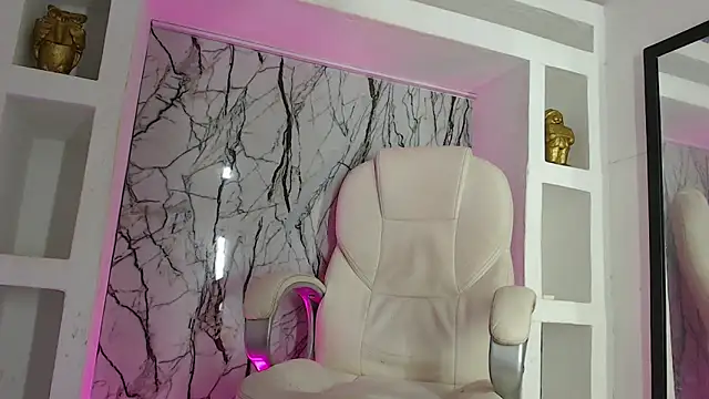 Snapshot of EvilAnnie_ chatting on 01/17/25, 10:01 EvilAnnie online show from 01/17/25, 10:01