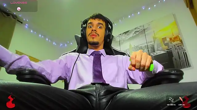 Snapshot of BRAYHAMBROWN chatting on 10/29/25, 05:42 BRAYHAMBROWN online show from 10/29/25, 05:42