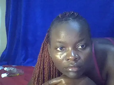 Snapshot of sweet_love00 chatting on 10/10/25, 02:05 sweet love00 online show from 10/10/25, 02:05