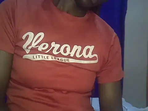 Snapshot of sweet_love00 chatting on 10/11/25, 02:48 sweet love00 online show from 10/11/25, 02:48