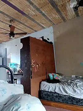 Snapshot of puak6666 chatting on 11/12/25, 01:44 puak6666 online show from 11/12/25, 01:44