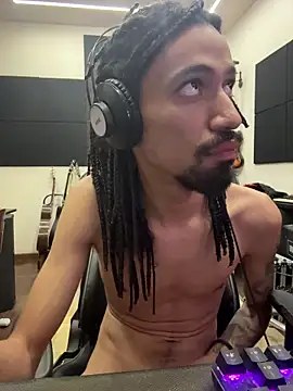 Snapshot of hotcamboy420 chatting on 03/07/26, 04:31 hotcamboy420 online show from 03/07/26, 04:31