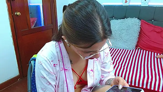 karlamorris  online show from 01/30/25, 04:34